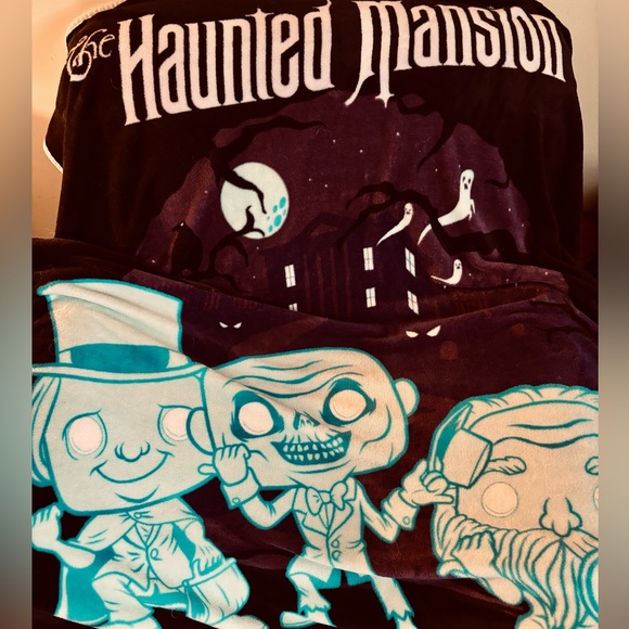 Disney Haunted Mansion Hitchhiking Ghosts Fleece Throw Blanket - Picture 1 of 6